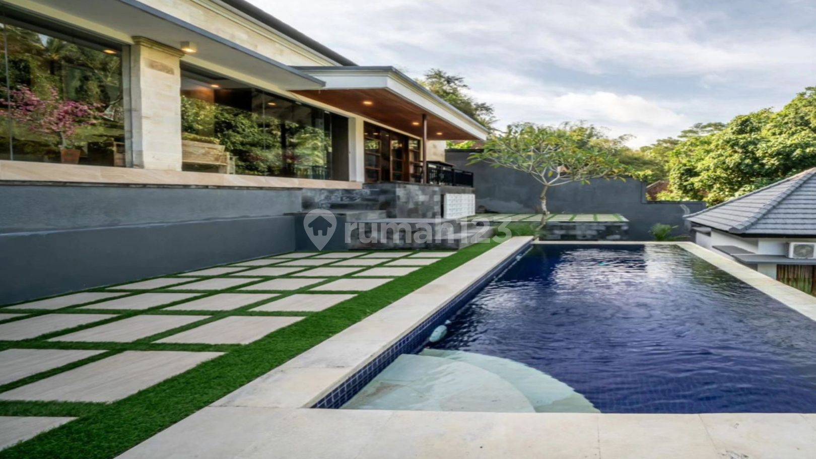 Benoa Luxury Property For Rent in Bali : Luxury Property Secure & Comfortable