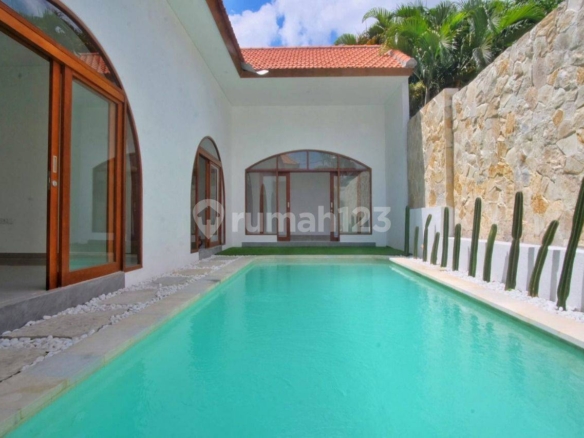 Spacious 3-Bedroom Villa with Private Pool Near Double Six Beach, Perfect for Relaxed Living